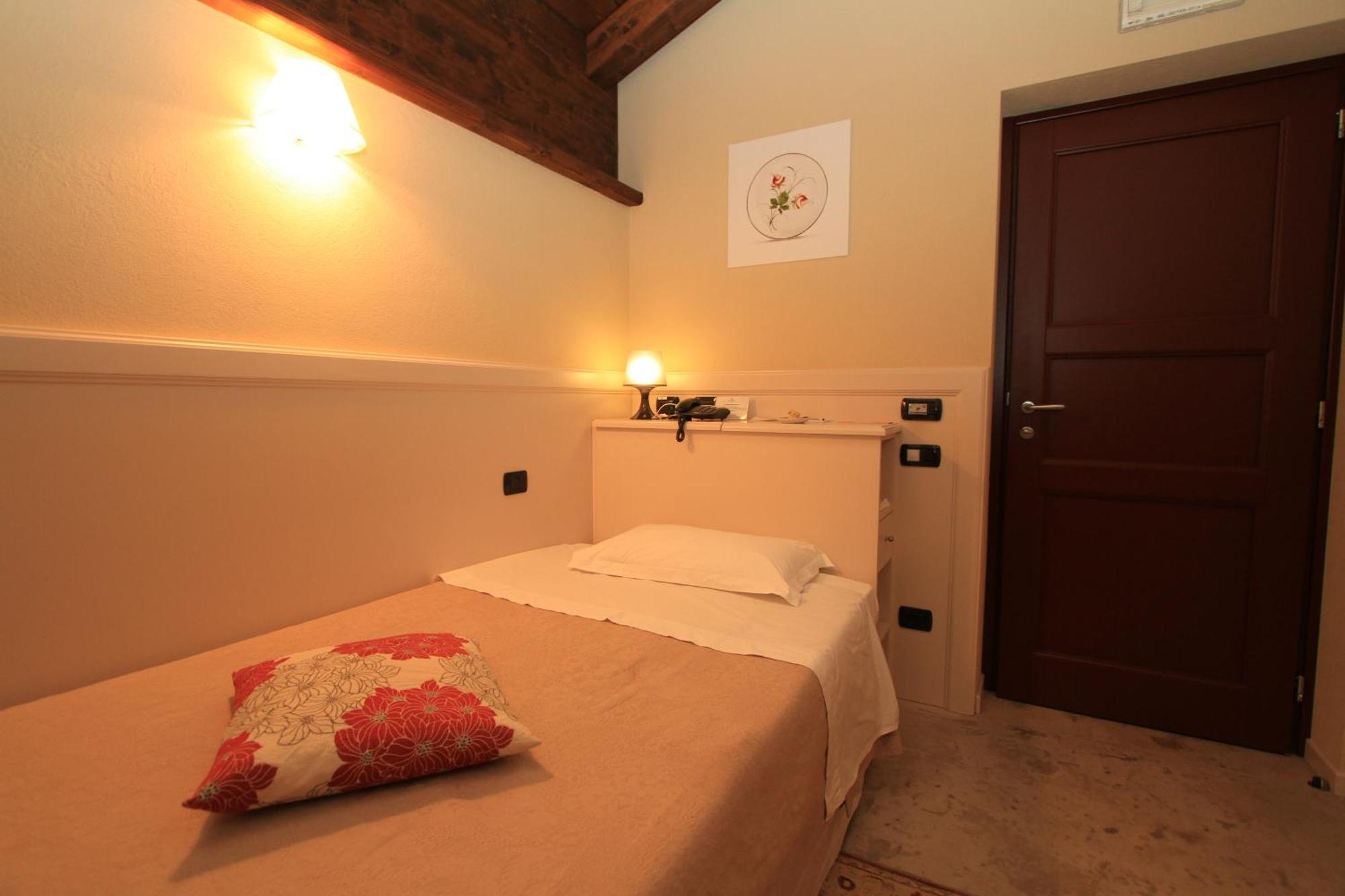 Albergo Della Ceramica Villanova Mondovì Δωμάτιο φωτογραφία